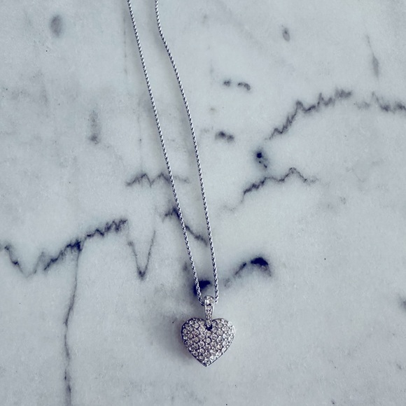 Swarovski crystal heart pendant necklace - Picture 3 of 3